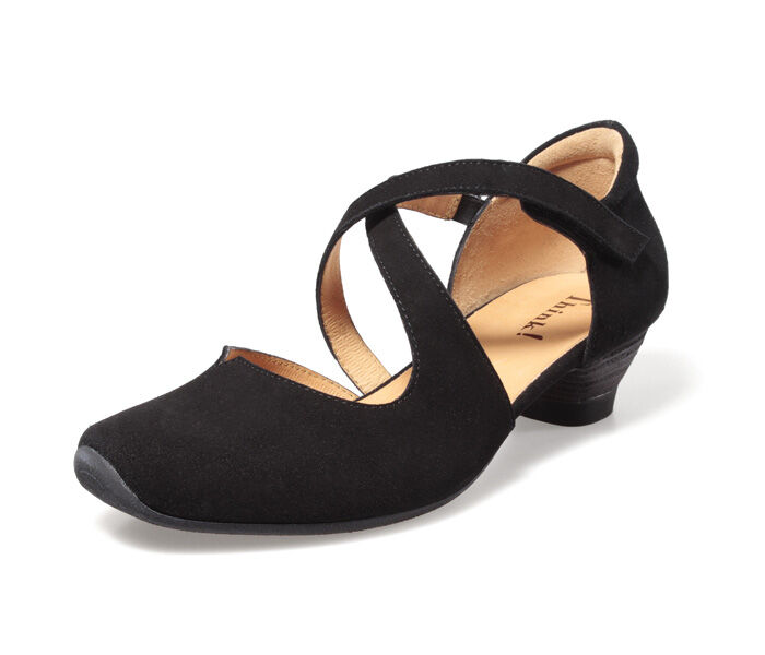 think pumps schwarz aida schwarz 209-0010 fussbett: lederbezogene nicht wechselbare kork-latex-bettung (pflanzlich gegerbt) kalbsleder pflanzlich  gegerbt - nicht gefärbt neuer 35 mm absatz mit weicherem auftritt die beliebten riemchen-pumps in neuen ledern und neuen farben. klettverschluss für schnellen einstieg am äusseren riemchen, kleiner gummizug am inneren riemchen. geniale, kleine kerbung am dekollete für besten sitz