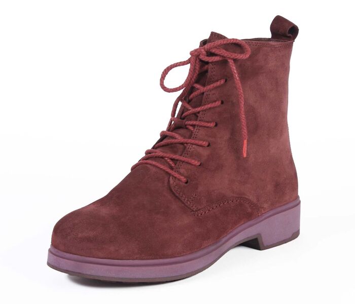 think stiefeletten rot cogita chianti 500-5000 wechselbare lammfell-bezogene kork-weichschaum-bettung mit besonders guter auftritt-dämpfung im ballenbereich (pflanzlich gegerbt) feines lammfell-futter - chromfrei gegerbt - lammfell wirkt temperaturausgleichend und hält so trocken und warm 15 mm absatz für sicherem stand bodenständiger worker-boots mit weiter funktionsschnürung und seitlichem reissverschluss. ganz einfacher einstieg, da die schnürung nach individueller anpassung nicht mehr verändert werden muss.schafthöhe ca. 15 cm