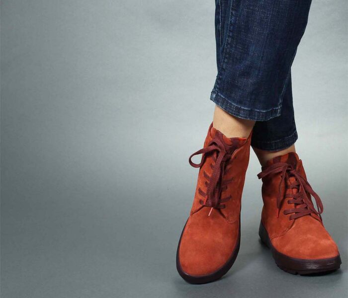 think booties rot comoda mattone-kombi 628-5010 fussbett: lederbezogene wechselbare kork-weichschaum-bettung mit besonders guter auftritt-d&auml;mpfung im ballenbereich (pflanzlich gegerbt) leder pflanzlich  gegerbt 10 mm absatz in der keilsohle die besten city-booties mit angenehmer schafth&ouml;he von ca. 10 cm und schn&uuml;rung f&uuml;r individuellen sitz. echt gut, echt bequem.