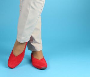 Think Ballerinas rot Gaudi fire 733-5000 - GDI 37