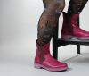 think stiefeletten lila cogita magnolia 425-5010 fussbett: lederbezogene wechselbare kork-weichschaum-bettung mit besonders guter auftritt-dämpfung im ballenbereich (pflanzlich gegerbt) lederfutter - vegetabil gegerbt und ungefärbt 15 mm absatz für sicherem stand etwas derberer chelsea-boots mit kräftigen gummizügen für das kommende winterwetter. nahtfreie ballenpartie und weicher schaftrand bereiten behaglichkeit.