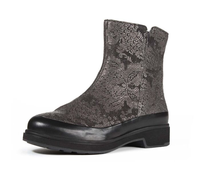 think stiefeletten schwarz cogita schwarz/kombi 807-0000 fussbett: lederbezogene wechselbare kork-weichschaum-bettung mit besonders guter auftritt-d&auml;mpfung im ballenbereich (pflanzlich gegerbt) lederfutter - vegetabil gegerbt und ungef&auml;rbt 15 mm absatz f&uuml;r sicherem stand stiefelette im englischen land-prinzessinen-look. geht aber auch in urbanen ballungsgebieten wie restaurants oder theatern. mit seitlichem zipper. so ist think.
