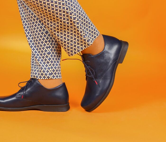 think schn&uuml;rschuhe blau pensa damen navy 849-8000 fussbett: lederbezogene wechselbare kork-latex-bettung (pflanzlich gegerbt) lederfutter - pflanzlich gegerbt 5 mm absatz ein neues pensa-modell ganz schlichter 4-loch-schn&uuml;rer im derby-schnitt. nahtfreie ballenpartie und genug raum f&uuml;r die zehen