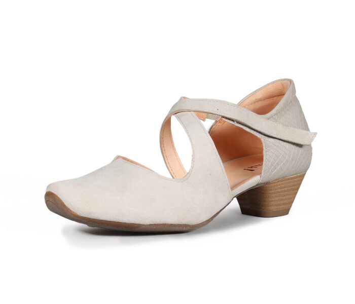 think pumps beige aida pearl/kombi 209-2000 fussbett: lederbezogene nicht wechselbare kork-latex-bettung (pflanzlich gegerbt) kalbsleder pflanzlich  gegerbt - nicht gefärbt neuer 35 mm absatz mit weicherem auftritt die beliebten riemchen-pumps in neuen ledern und neuen farben. klettverschluss für schnellen einstieg am äusseren riemchen, kleiner gummizug am inneren riemchen. geniale, kleine kerbung am dekollete für besten sitz