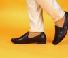 think slipper schwarz gaudi schwarz 957-0010 wechselbare lederbezogene kork-weichschaum-bettung mit hoher dämpfung (pflanzlich gegerbt) kalbsleder pflanzlich  gegerbt - nicht gefärbt 15 mm block-absatz mit guter dämpfung besonders leichter und bequemer slipper mit 2 beidseitigen gummizügen