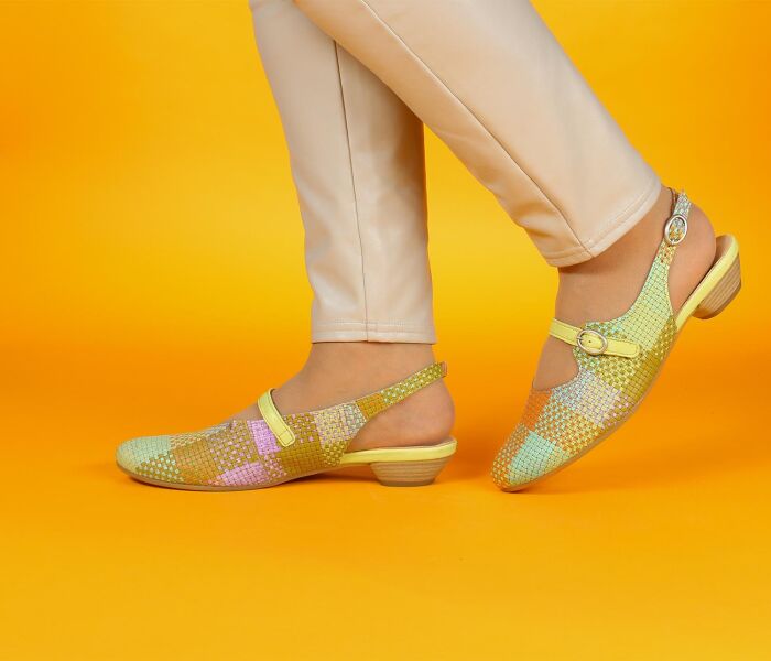 think pumps bunt grace matcha/kombi 941-9010 fussbett: lederbezogene nicht wechselbare kork-latex-bettung (pflanzlich gegerbt) kalbsleder pflanzlich  gegerbt - gefärbt 20 mm absatz fein verspielte fersenoffene riemchen-pumps mit verstellmöglichkeiten am knöchel- und ristriemchen