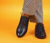 think schn&uuml;rschuhe blau guad-2 navy 412-8100 fussbett: lederbezogene wechselbare kork-latex-bettung (pflanzlich gegerbt) kalbsleder pflanzlich  gegerbt - nicht gef&auml;rbt 10 mm absatz der beliebte 4-loch-schn&uuml;rer mit nahtfreier vorderpartie f&uuml;r bew&auml;hrten laufkomfort. jetzt in der neuen guad-2 ausf&uuml;hrung ohne zehenkappe f&uuml;r noch komfortableres fussgef&uuml;hl. ergreifend schlicht und un&uuml;bertroffen passend.