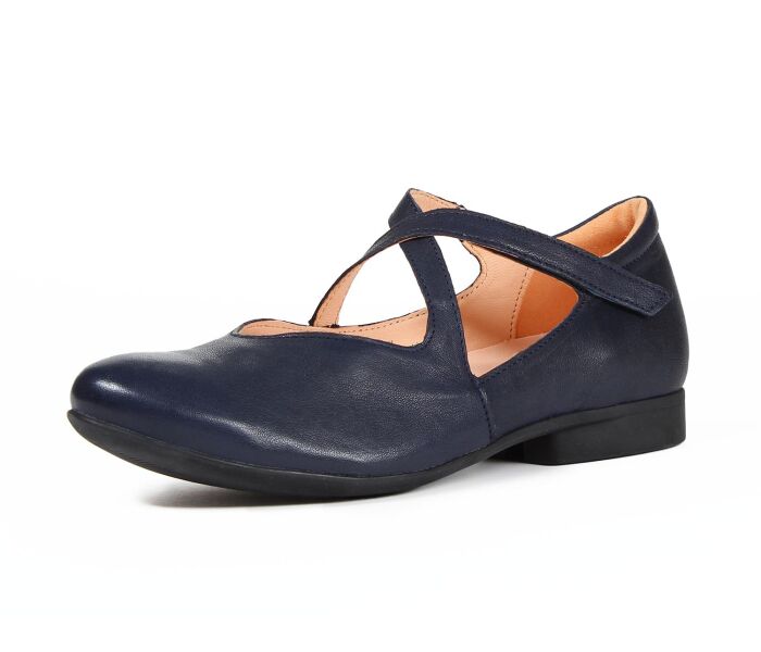 think ballerinas blau guad-2 navy 564-8040 fussbett: lederbezogene wechselbare kork-latex-bettung (pflanzlich gegerbt) kalbsleder pflanzlich  gegerbt - nicht gef&auml;rbt 10 mm absatz sehr feine und luftige ballerinas, die trotzdem die m&ouml;glichkeit der austauschbaren bettung bieten.1 klett-riemchen und 1 riemchen mit gummizug geben halt.