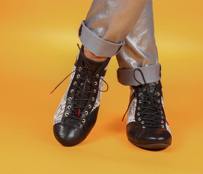 think schn&uuml;rschuhe schwarz guad-2 bianco/kombi 618-1000 fussbett: lederbezogene wechselbare kork-latex-bettung (pflanzlich gegerbt) lederfutter - vegetabil gegerbt und ungef&auml;rbt 10 mm absatz ein klassiker ist zur&uuml;ck...aber in bunt wie das lebenimmer wieder gew&uuml;nscht, jetzt wieder lieferbarkn&ouml;chelhoher langschn&uuml;rer f&uuml;r bestem halt, mit hervoragendem sitz und einfach tollem aussehen. geeignet f&uuml;r fast alle gelegenheiten. aber obacht. mit diesem schuh werden sie alsbald in eine konversation eingebunden.