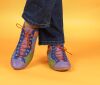 think schnürschuhe bunt guad-2 multicolour/kombi 618-9080 fussbett: lederbezogene wechselbare kork-latex-bettung (pflanzlich gegerbt) lederfutter - vegetabil gegerbt und ungefärbt 10 mm absatz ein klassiker ist zurück...aber in bunt wie das lebenimmer wieder gewünscht, jetzt wieder lieferbarknöchelhoher langschnürer für bestem halt, mit hervoragendem sitz und einfach tollem aussehen. geeignet für fast alle gelegenheiten. aber obacht. mit diesem schuh werden sie alsbald in eine konversation eingebunden.