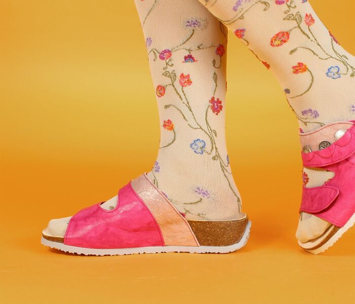 think pantoletten pink mizzi fuxia/kombi 202-5010 fussbett: lederbezogene nicht wechselbare kork-latex-bettung (pflanzlich gegerbt) leder pflanzlich  gegerbt 20 mm keil-absatz verstellbar durch 2 klettverschlüsse