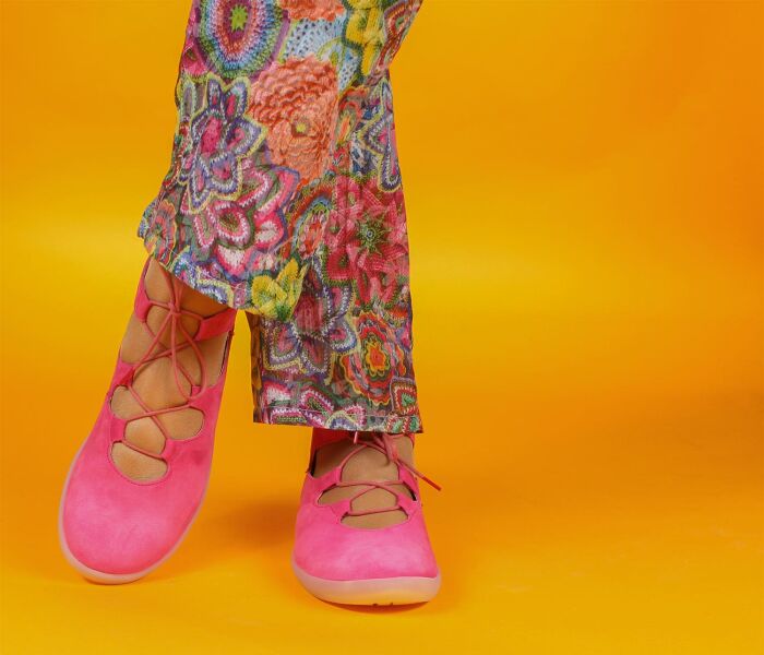 think schnürschuhe pink nature magenta 950-5000 fussbett: lederbezogene wechselbare kork-latex-bettung (pflanzlich gegerbt) lederfutter - vegetabil gegerbt und ungefärbt 10 mm keilabsatz in der sohle sportlicher sneaker mit offener schnürung für gute laune und schönes wetter.