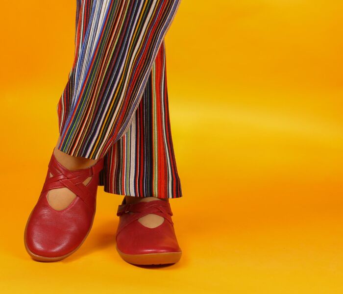 think slipper rot nature pomodoro 952-5000 fussbett: lederbezogene wechselbare kork-latex-bettung (pflanzlich gegerbt) lederfutter - vegetabil gegerbt und ungefärbt 10 mm keilabsatz in der sohle comfortabler slipper mit beliebter kreuzbandage für individuellen sitz