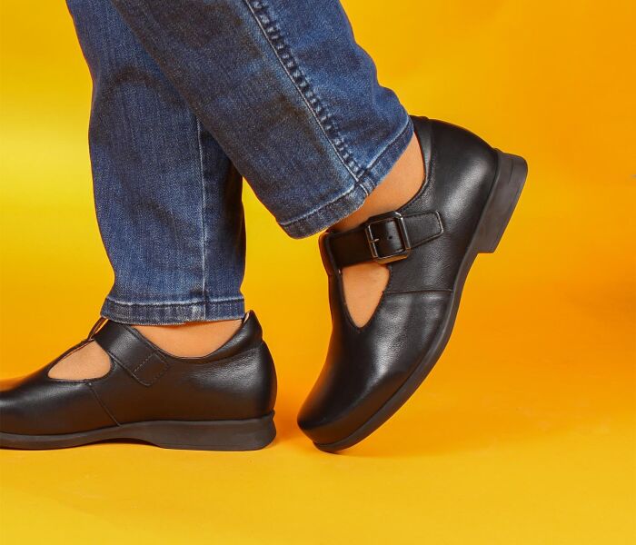 think ballerinas schwarz pensa damen schwarz 894-0000 fussbett: lederbezogene wechselbare kork-latex-bettung (pflanzlich gegerbt) leder pflanzlich  gegerbt 5 mm absatz die beliebten pensa-ballerinas neu mit einer t-spange und seitlichem klettverschluss.