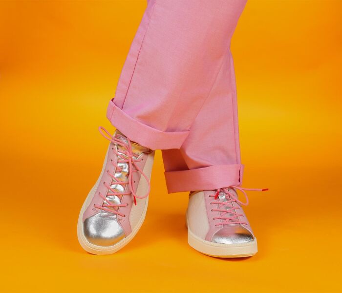 think sneaker bunt turna bianco/kombi 891-1000 fussbett: lederbezogene wechselbare kork-latex-bettung (pflanzlich gegerbt) kalbsleder pflanzlich  gegerbt - nicht gefärbt ohne absatz klassischer 6 loch-elastik-langschnürer mit klassischer sneaker-schalensohle. durch die lange schnürung bestens anzupassen. eher für den normal bis schlankeren fuß gedacht.