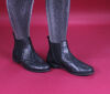 think stiefeletten schwarz agrat schwarz 29-0060 fussbett: lederbezogene wechselbare kork-latex-bettung (pflanzlich gegerbt) lederfutter - vegetabil gegerbt und ungef&auml;rbt 10 mm comfort-absatz bequemer chelsea-booties mit nahtfreier vorderpartie und 2 seitlichem stabilen gummiz&uuml;genagrat heisst der neue, recht leichte leisten von think mit angenehm geringer absatzh&ouml;he und fussfreundlichem schnitt. die gerade grosszehenlinie und das komfortable volumen sorgen f&uuml;r fuss-komfort. nach aussen hin weniger verrundet macht agrat einen sportlich-femininen eindruck. neu: besonders weiche und elastische zehen- und fersenkappen f&uuml;r noch comfortableres laufen.