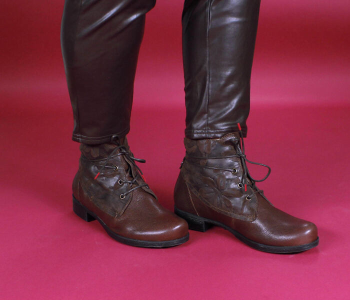 think stiefeletten braun denk espresso/kombi 831-3000 fussbett: textil-filz bezogene wechselbare kork-latex-bettung (pflanzlich gegerbt) weicher textil-filz aus 75 % wolle, 5 % cashmere und 20 % polyamid 10 mm absatz das warten hat sich gelohnt. es gibt ihn wieder: beliebter schnür-bootie mit funktionsschnürung. passt, wackelt nicht und hat luft. schafthöhe ca. 12 cm