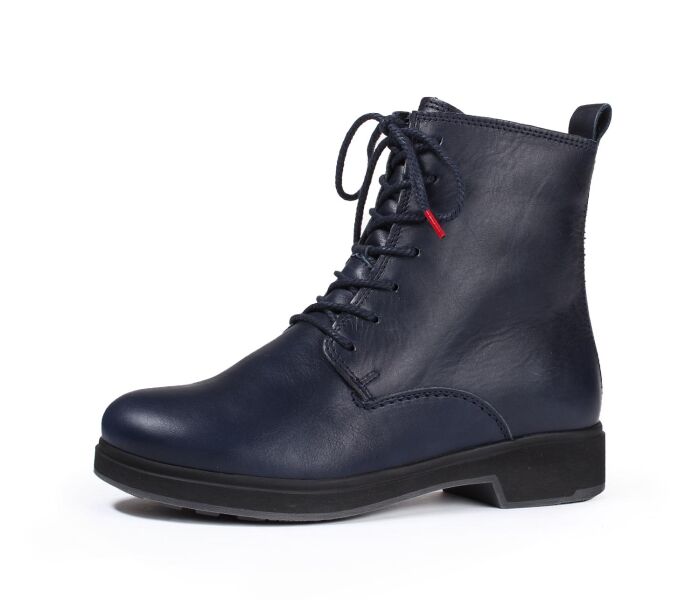 think stiefeletten blau cogita navy 500-8100 wechselbare lammfell-bezogene kork-weichschaum-bettung mit besonders guter auftritt-dämpfung im ballenbereich (pflanzlich gegerbt) feines lammfell-futter - chromfrei gegerbt - lammfell wirkt temperaturausgleichend und hält so trocken und warm 15 mm absatz für sicherem stand bodenständiger worker-boots mit weiter funktionsschnürung und seitlichem reissverschluss. ganz einfacher einstieg, da die schnürung nach individueller anpassung nicht mehr verändert werden muss.schafthöhe ca. 15 cm