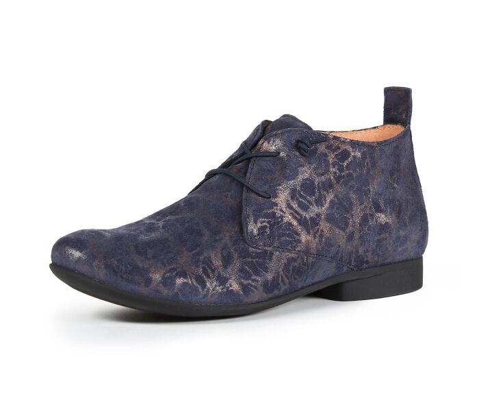 think schn&uuml;rschuhe blau guad-2 navy 426-8000 fussbett: lederbezogene wechselbare kork-latex-bettung (pflanzlich gegerbt) lederfutter - vegetabil gegerbt und ungef&auml;rbt 10 mm absatz feiner slip-on mit elastik-senkeln. die an beiden seiten gummizug-befestigte zunge sorgen f&uuml;r guten sitz am fuss ohne den schuh schn&uuml;ren zu m&uuml;ssen. (nat&uuml;rlich k&ouml;nnen die elastik-senkel aber auch durch richtige schn&uuml;rsenkel ersetzt werden.)