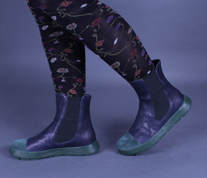 think boots blau comoda navy/kombi 993-8000 fussbett: lederbezogene wechselbare kork-weichschaum-bettung mit besonders guter auftritt-d&auml;mpfung im ballenbereich (pflanzlich gegerbt) leder pflanzlich  gegerbt 10 mm absatz in der keilsohle fu&szlig;umschmeichelnde chelsea-boots mit 2 tiefen gummiz&uuml;gen f&uuml;r besten sitz. einstieg nur mit schuhl&ouml;ffel zu empfehlen.schafth&ouml;he ca. 23 cm