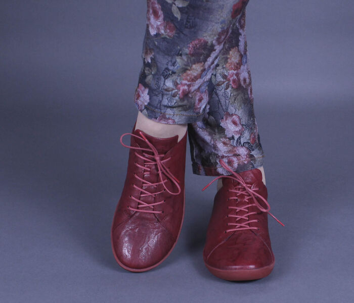 think schnürschuhe rot nature rosso 946-5020 fussbett: lederbezogene wechselbare kork-latex-bettung (pflanzlich gegerbt) lederfutter - vegetabil gegerbt und ungefärbt 10 mm keilabsatz in der sohle schlichter 6-loch-langschnürer für beste passform mit hochgezogener ferse für guten sitz und knöchelfreier seitenführung.